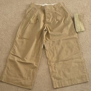 GAP Women's Wide-leg Khaki Pants. Size 6